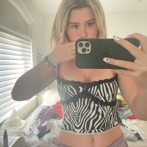 CUTE LACE URBAN OUTFITTERS CROP TOP🦓🦓perfect for date night!! NEVER WORN OUT!